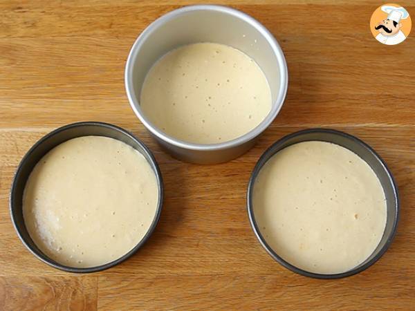 Våningstårta med jordgubbar och mascarponekräm - Beredning steg 4