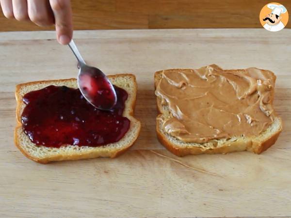 Franska toast med jordnötssmör och sylt - Beredning steg 2