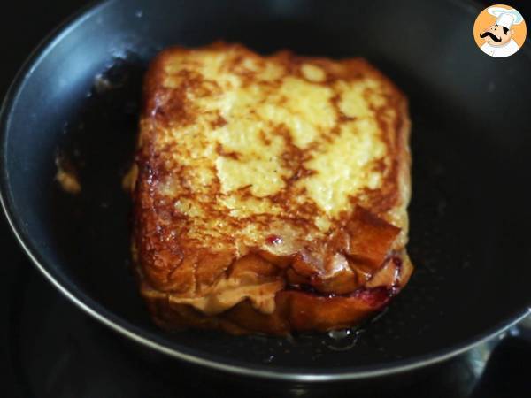 Franska toast med jordnötssmör och sylt - Beredning steg 4