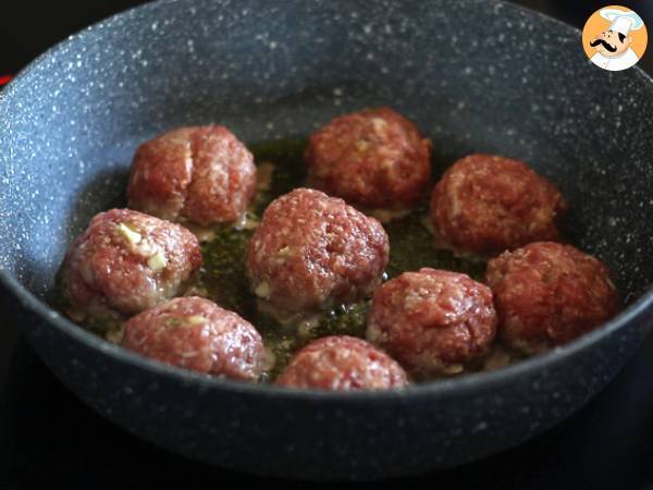 Kalvköttbullar fyllda med mozzarellaost - Beredning steg 5