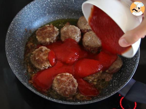Kalvköttbullar fyllda med mozzarellaost - Beredning steg 6