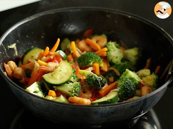 Vegetabilisk wok med räkor - Beredning steg 4