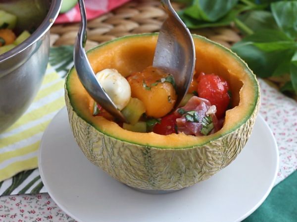 Melonsallad på melon - Beredning steg 4