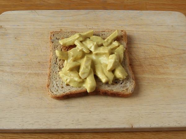 Club Sandwich med kyckling och curry - Beredning steg 3