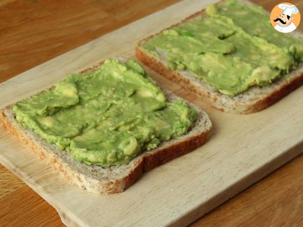 Club sandwich med tonfisk och avokado - Beredning steg 1