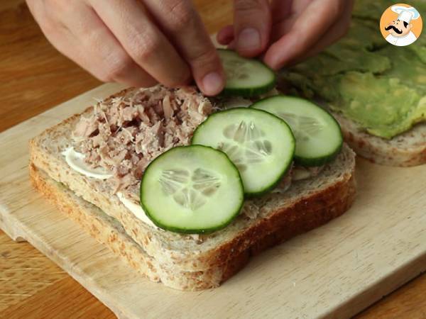Club sandwich med tonfisk och avokado - Beredning steg 2