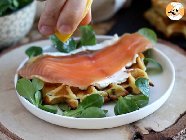Potatisvåfflor - Våffelsmörgås med rökt lax och färskost - Beredning steg 7