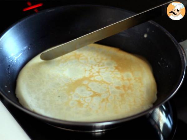 Pannkakor fyllda med béchamelsås, ost och skinka - Beredning steg 4