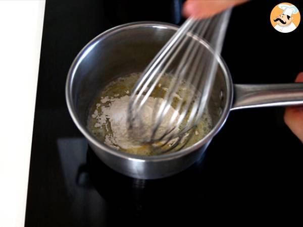 Pannkakor fyllda med béchamelsås, ost och skinka - Beredning steg 5