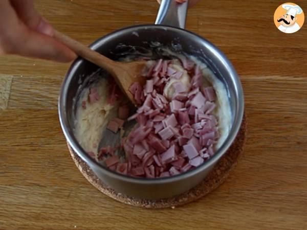 Pannkakor fyllda med béchamelsås, ost och skinka - Beredning steg 8
