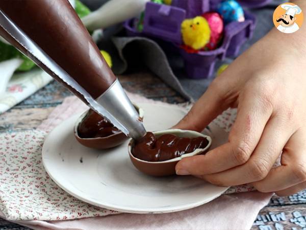 Påskägg fyllda med chokladdessertkräm och M&M's - Beredning steg 4