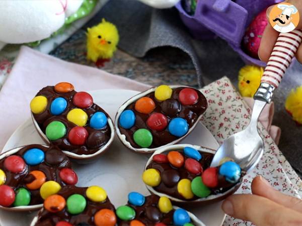 Påskägg fyllda med chokladdessertkräm och M&M's - Beredning steg 5