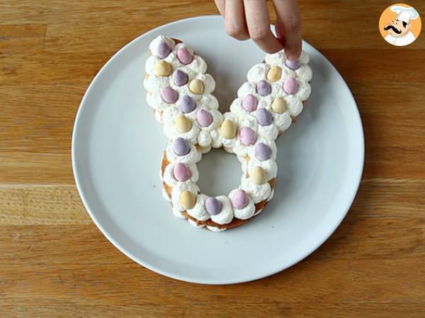 Tårta med påskägg och kanin - Beredning steg 10