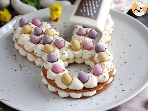 Tårta med påskägg och kanin - Beredning steg 11
