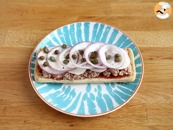 Panini med tonfisk, tomat och kapris - Beredning steg 3