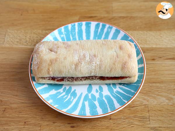 Panini med tonfisk, tomat och kapris - Beredning steg 4