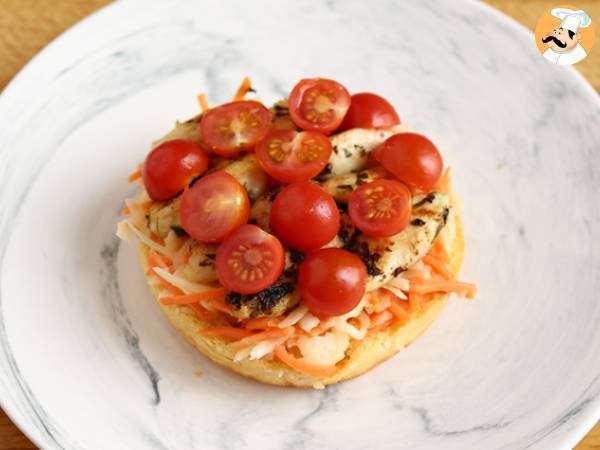 Marinerad kycklingsmörgås med coleslaw, tomater och basilika - Beredning steg 3
