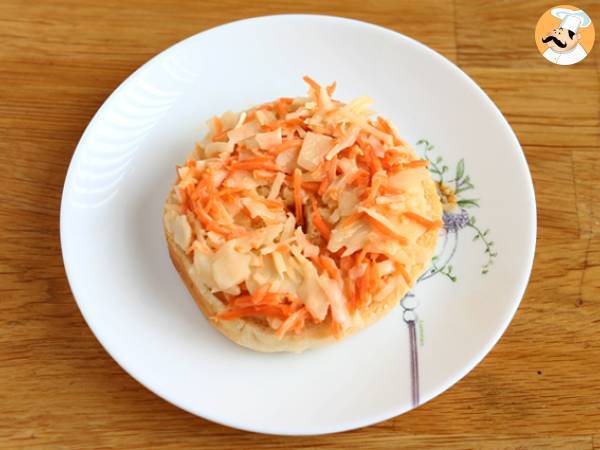 Bagelsandwich med kalkon, coleslaw och hårdkokt ägg - Beredning steg 1