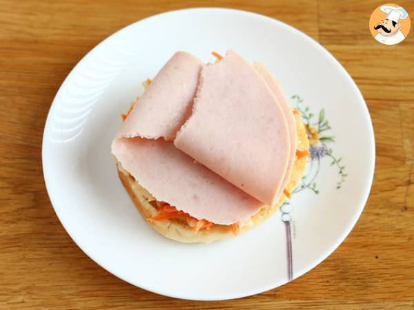 Bagelsandwich med kalkon, coleslaw och hårdkokt ägg - Beredning steg 2
