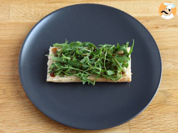 Sandwich med rökt ankbröst, soltorkade tomater, ruccola och balsamvinäger - Beredning steg 1