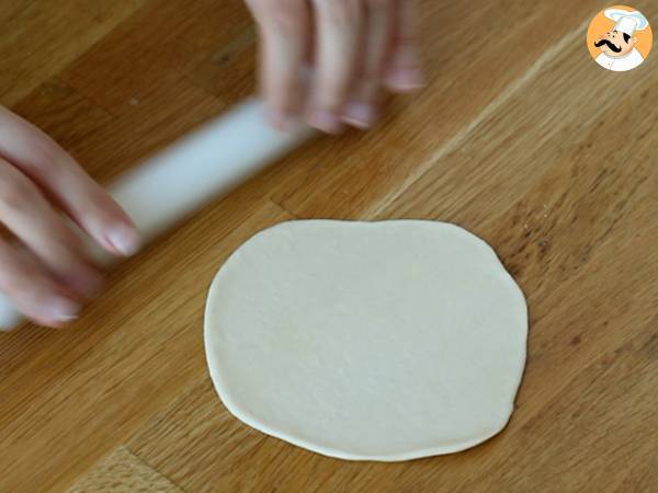 Turkiska pannkakor fyllda med fetaost, citron och persilja - Gözleme - Beredning steg 5