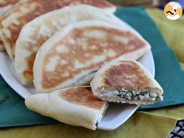 Turkiska pannkakor fyllda med fetaost, citron och persilja - Gözleme - Beredning steg 9