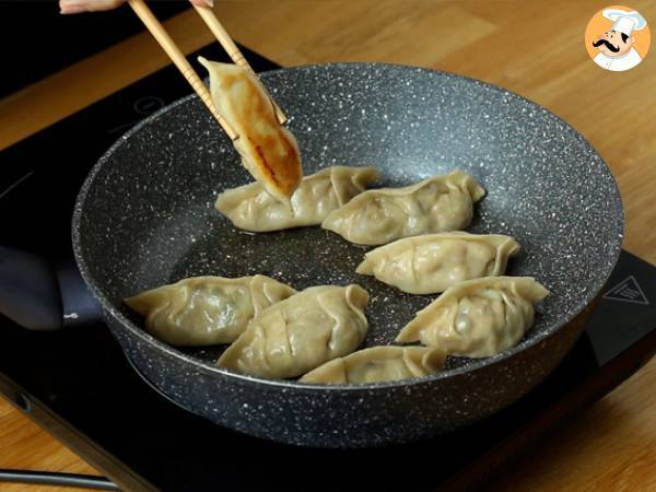 Gyozas med kyckling, morötter och champinjoner - Beredning steg 11