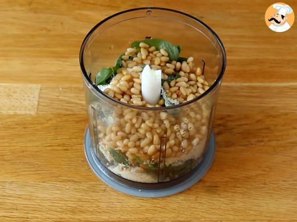 Hemlagad grön pesto - pesto alla genovese - Beredning steg 1