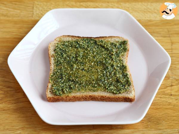 Bruschetta med pesto, körsbärstomater och mozzarellaost - Beredning steg 1