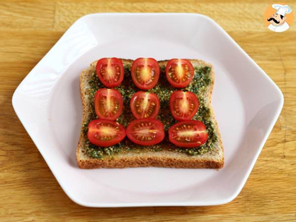 Bruschetta med pesto, körsbärstomater och mozzarellaost - Beredning steg 2