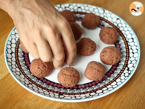 Vegetariska köttbullar av seitan med tomatsås - Beredning steg 3