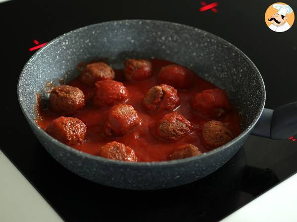 Vegetariska köttbullar av seitan med tomatsås - Beredning steg 5