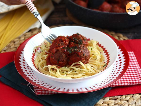 Vegetariska köttbullar av seitan med tomatsås - Beredning steg 6