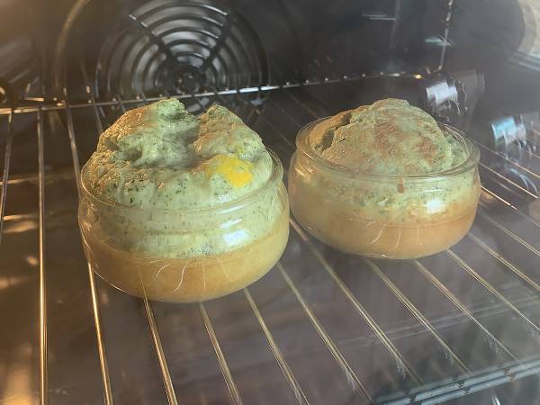 Pestoägg i ramekin - Beredning steg 3
