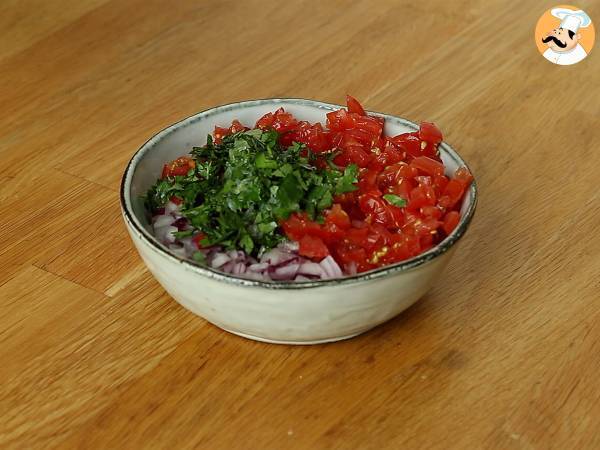 Pico de gallo och hemlagade tortillachips - Beredning steg 1