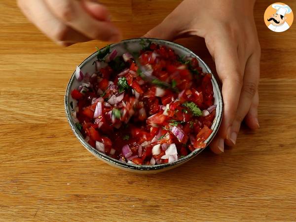 Pico de gallo och hemlagade tortillachips - Beredning steg 2