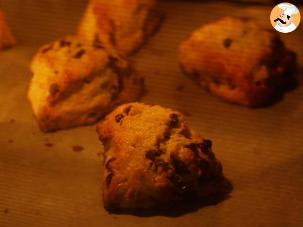 Enkla och mycket fluffiga chokladscones - Beredning steg 7