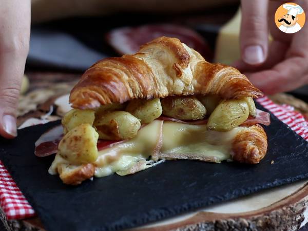 Raclette-croissantmacka för en utsökt brunch! - Beredning steg 5