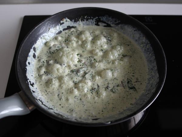 Fyllda smördegsvändor med champinjoner och spenat - Beredning steg 2
