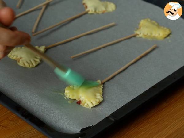 Extra krispiga smördegshjärtan med hallon- och chokladpops - Beredning steg 6