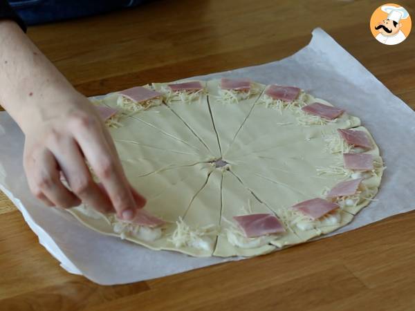 Smördegscroissanter med béchamelsås, skinka och ost - Beredning steg 2