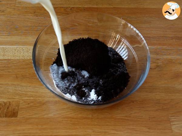 Oreo-kaka med bara 3 ingredienser, klar på 6 minuter i mikrovågsugnen! - Beredning steg 2