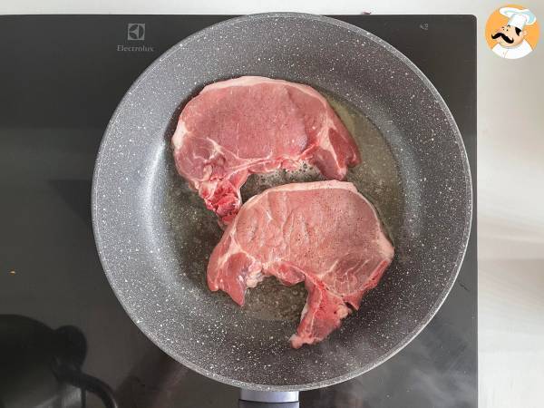 Hur tillagar man en fläskkotlett i stekpanna? - Beredning steg 3