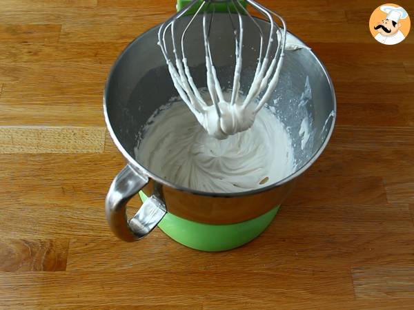 Rulle med kokos och passionsfrukt, perfekt som julbiskvi - Beredning steg 4