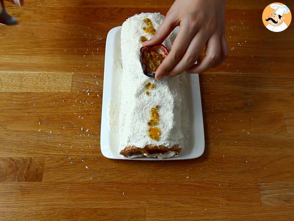 Rulle med kokos och passionsfrukt, perfekt som julbiskvi - Beredning steg 7