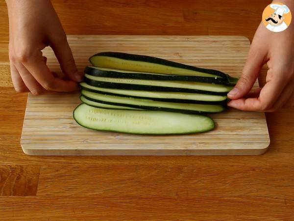 Ugnsbakade zucchinirullar med skinka och scamorzaost - Beredning steg 1