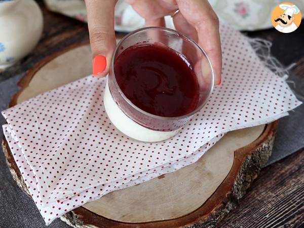 Panna cotta med bärcoulis - Beredning steg 6