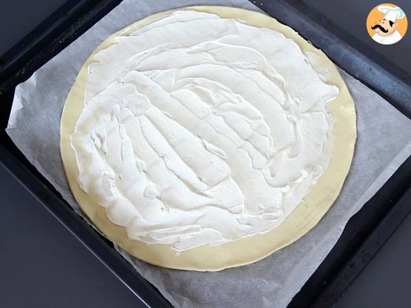 Flakigt bakverk med lax och färskost, perfekt för att njuta av som aperitif - Beredning steg 2