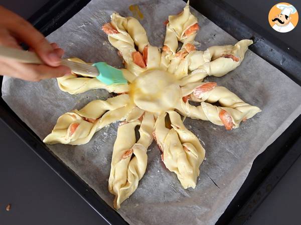 Flakigt bakverk med lax och färskost, perfekt för att njuta av som aperitif - Beredning steg 6