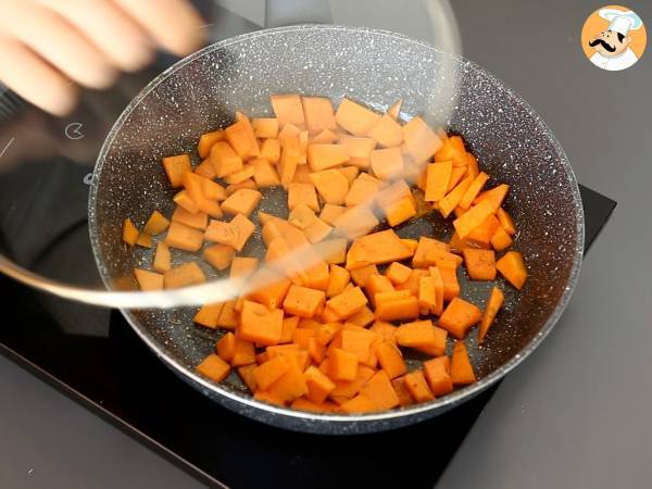 Caramelle, ravioli formade som godis med pumpa- och ricottafyllning - Beredning steg 5